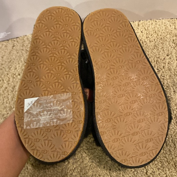 Ugg Fluff Yeah Kid's Sheepskin Slide Slipper Sandals - Picture 4 of 5